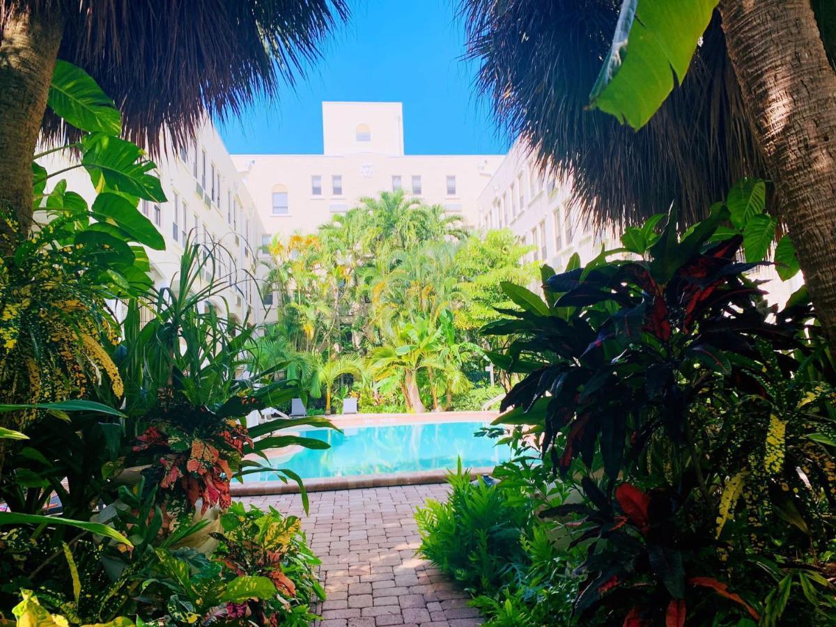 Palm Beach Island Condominiums Exterior photo
